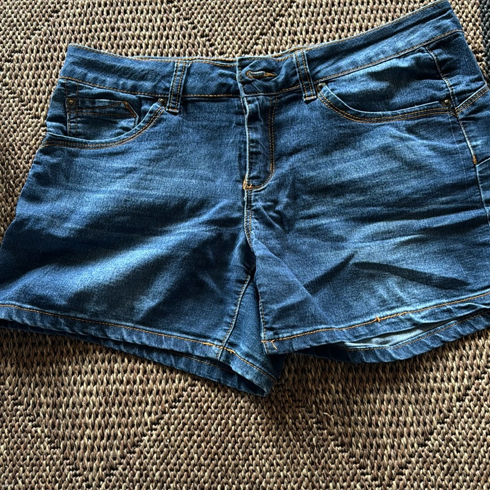 Blue denim booty ❤️ shorts